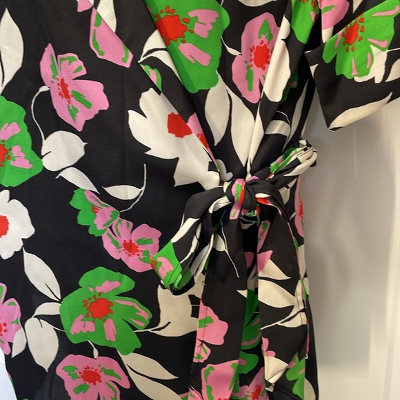 Who What Wear NWT Floral Wrap Blouse - Picture 2 of 9